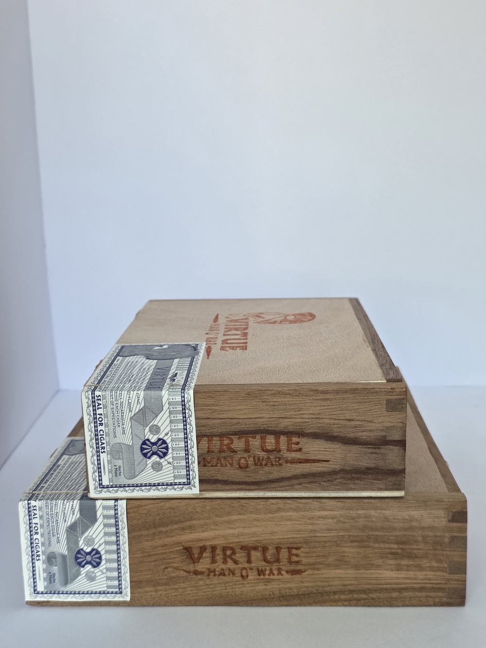 Virtue Man O' War Wooden Cigar Box - Natural Brown